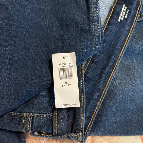 Old Navy Women's Dark Blue Jeans . Mid rise Rockstar jeans. New with tag . - Picture 3 of 4